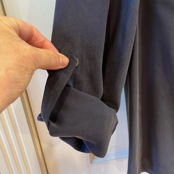 Chico’s Size 2, 12/14, Navy V-Neck Long Sleeve Blouse. May roll sleeve up w/ tab - Picture 4 of 11